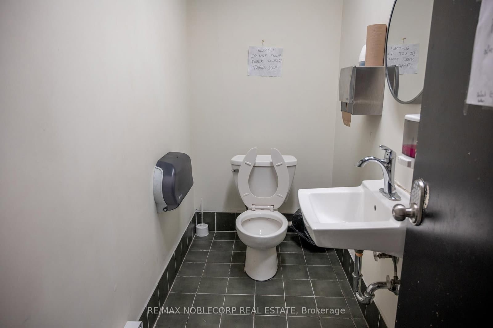 1205 Queen Street W thumbnail 27