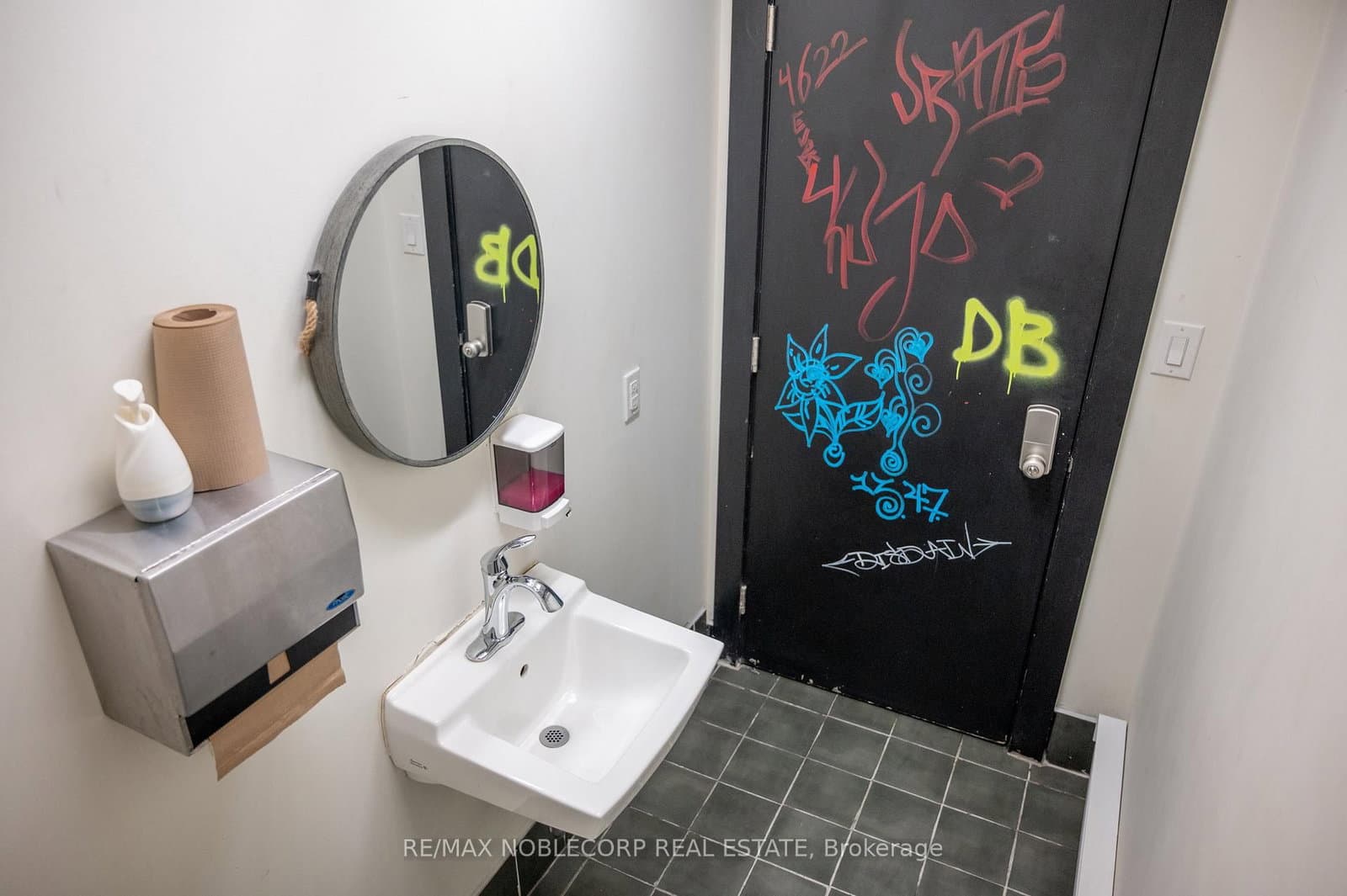 1205 Queen Street W thumbnail 28