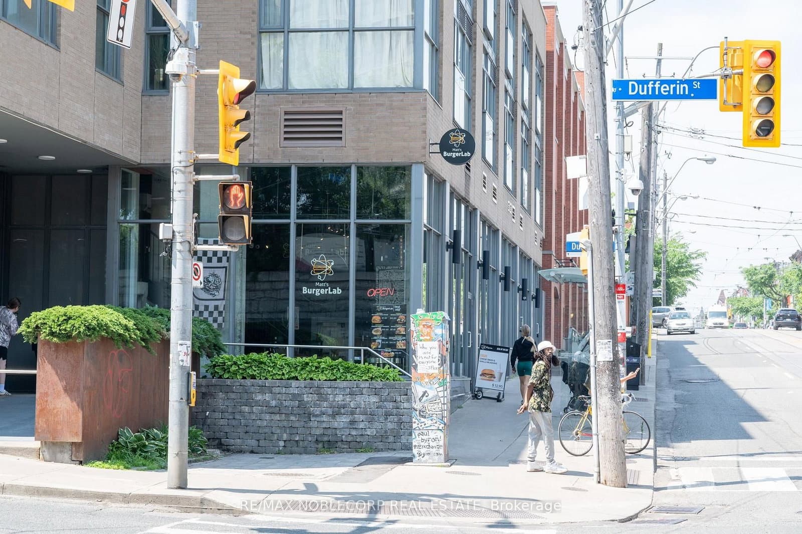 1205 Queen Street W thumbnail 3