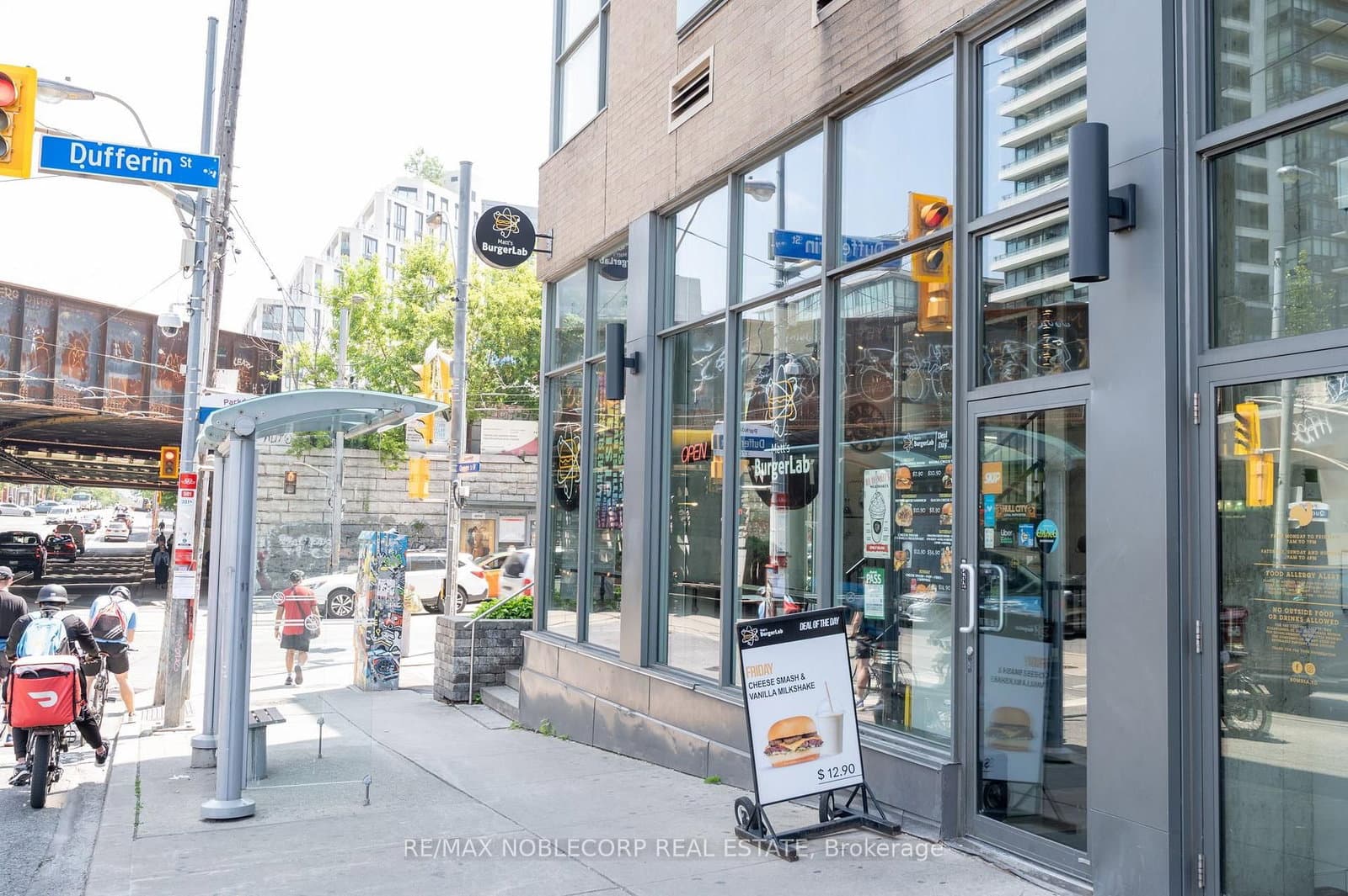 1205 Queen Street W thumbnail 5