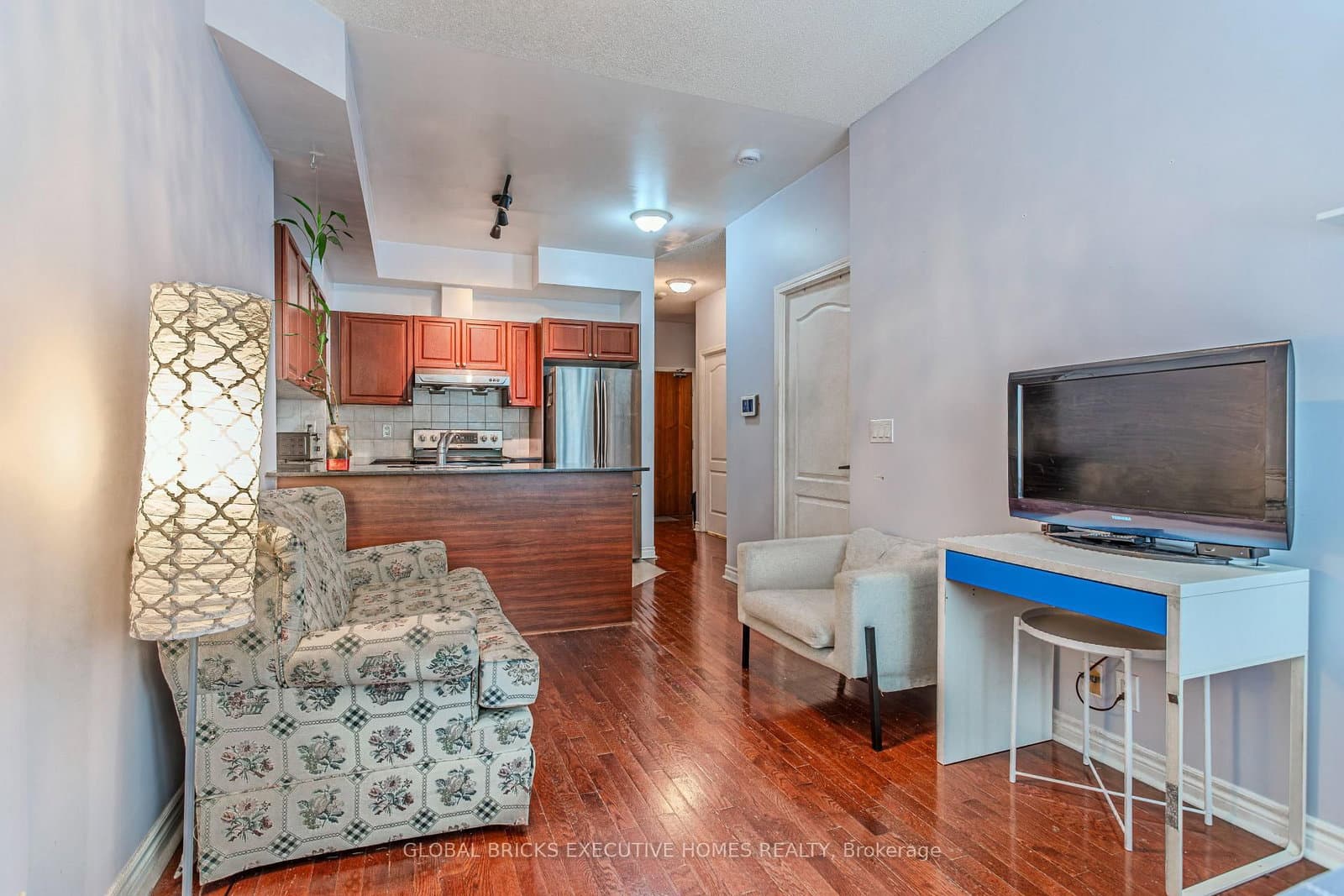 33 Elm Drive W thumbnail 5