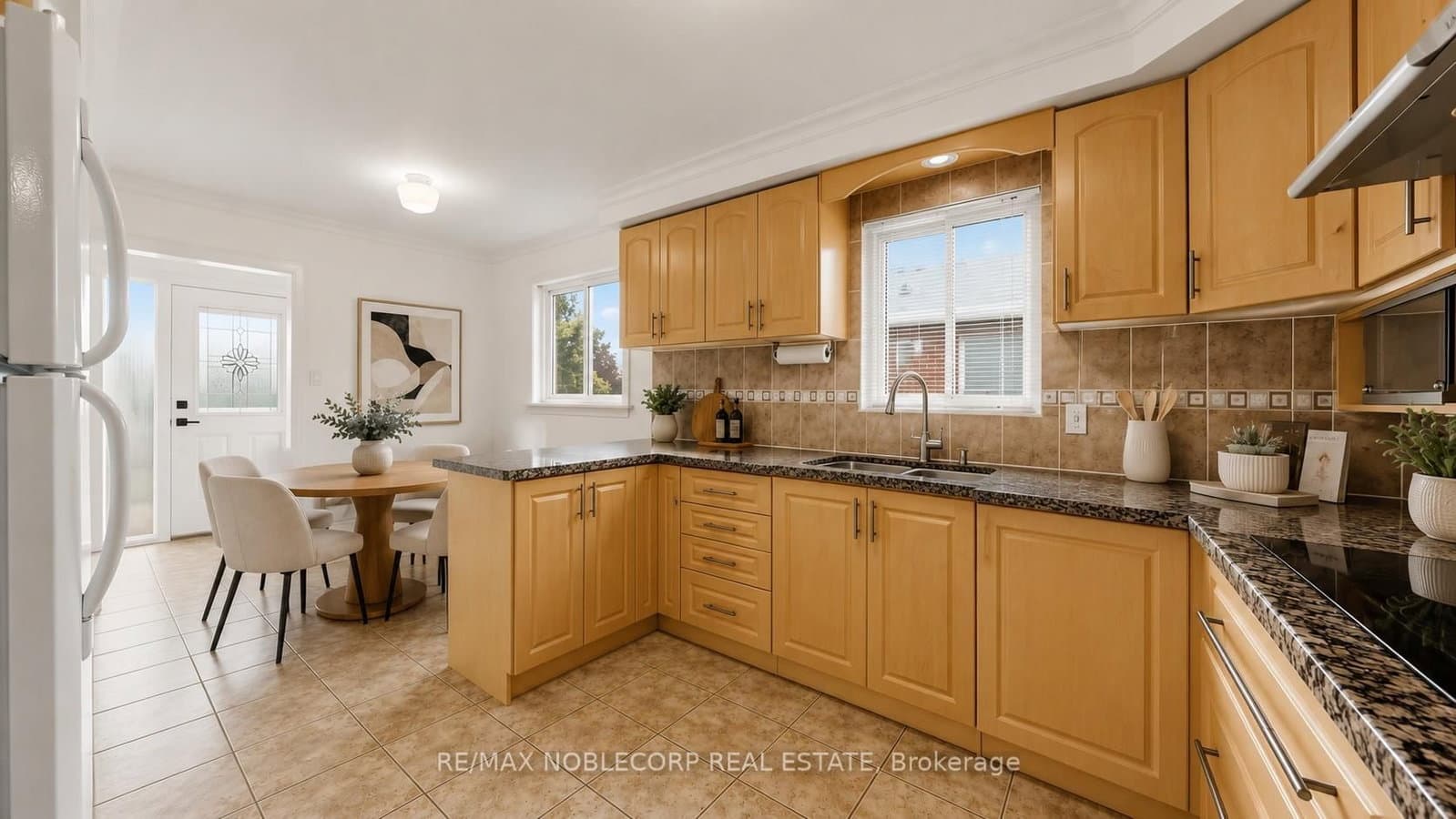 8 Summerfield Crescent thumbnail 4