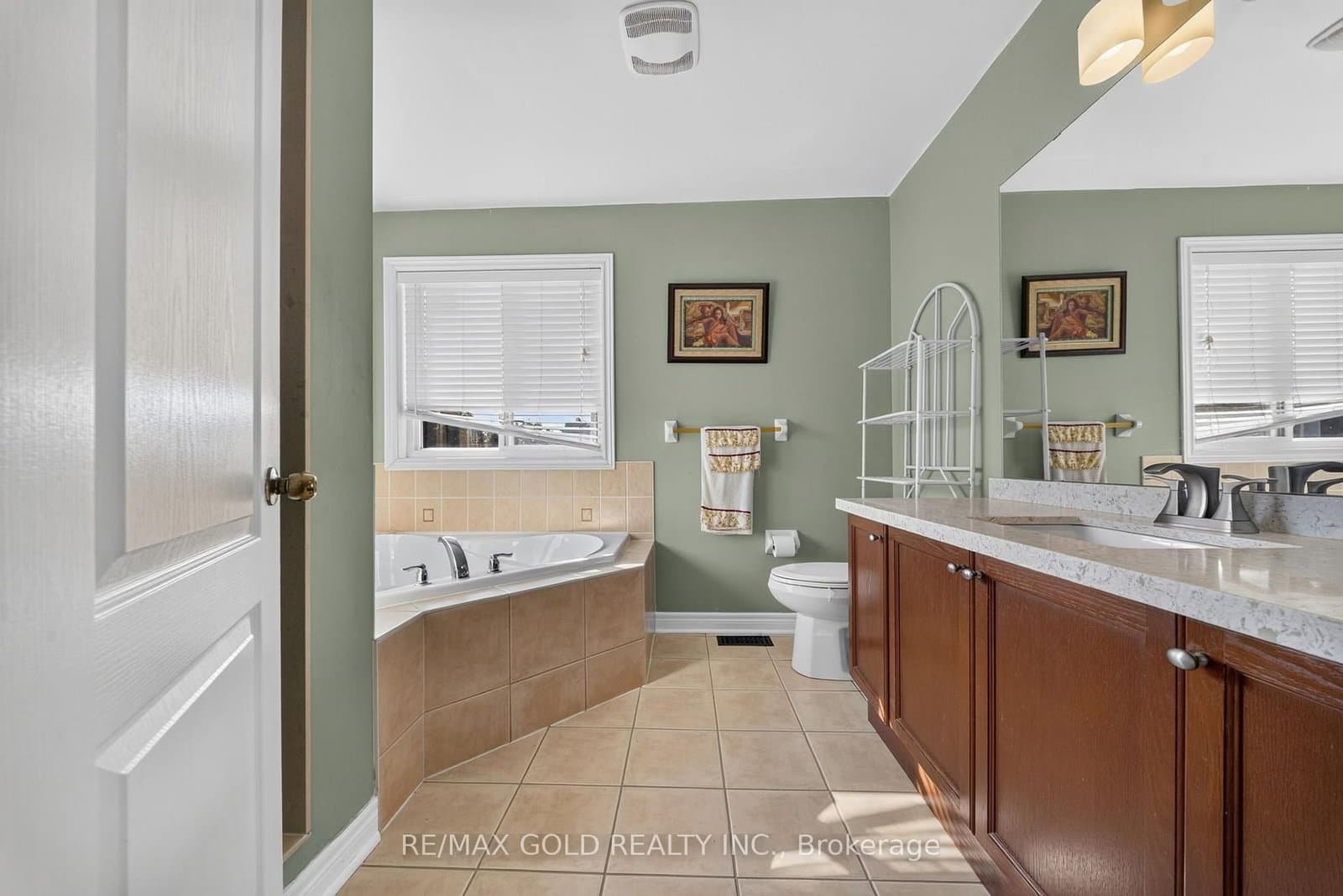104 Everingham Circle thumbnail 25