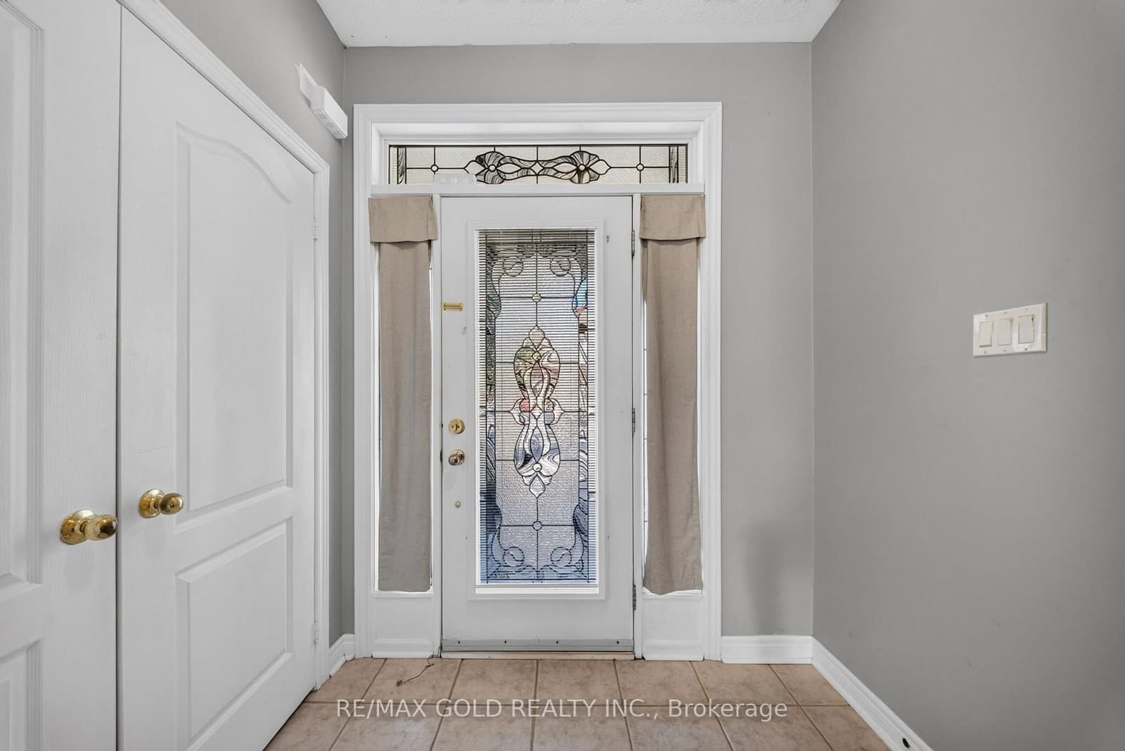 104 Everingham Circle thumbnail 3