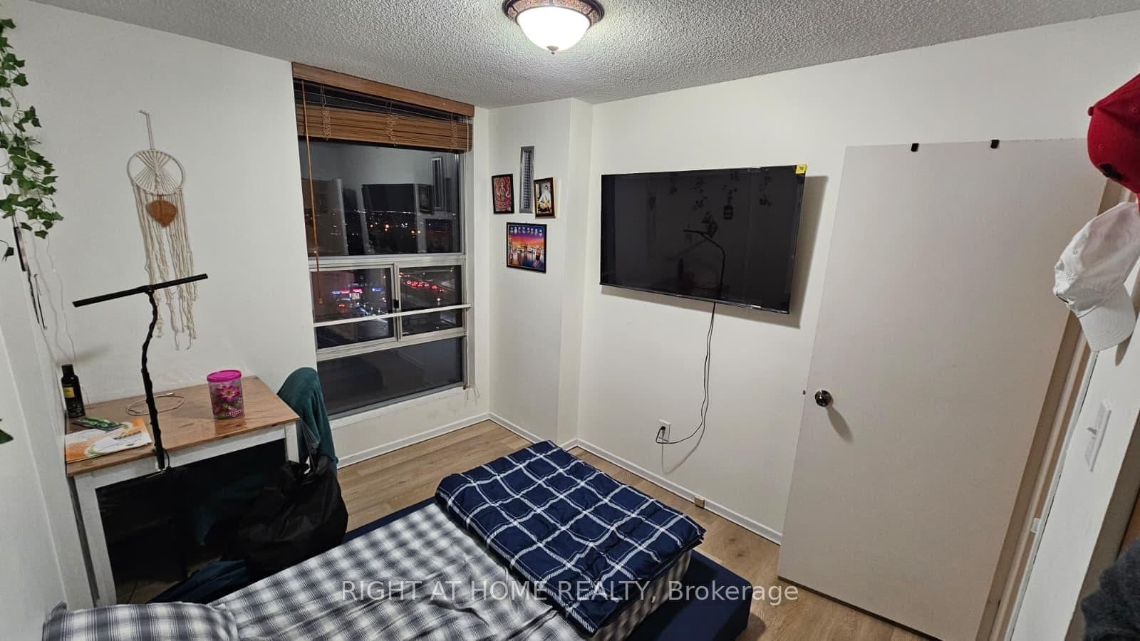 25 Kensington Road, Unit 1912 thumbnail 14
