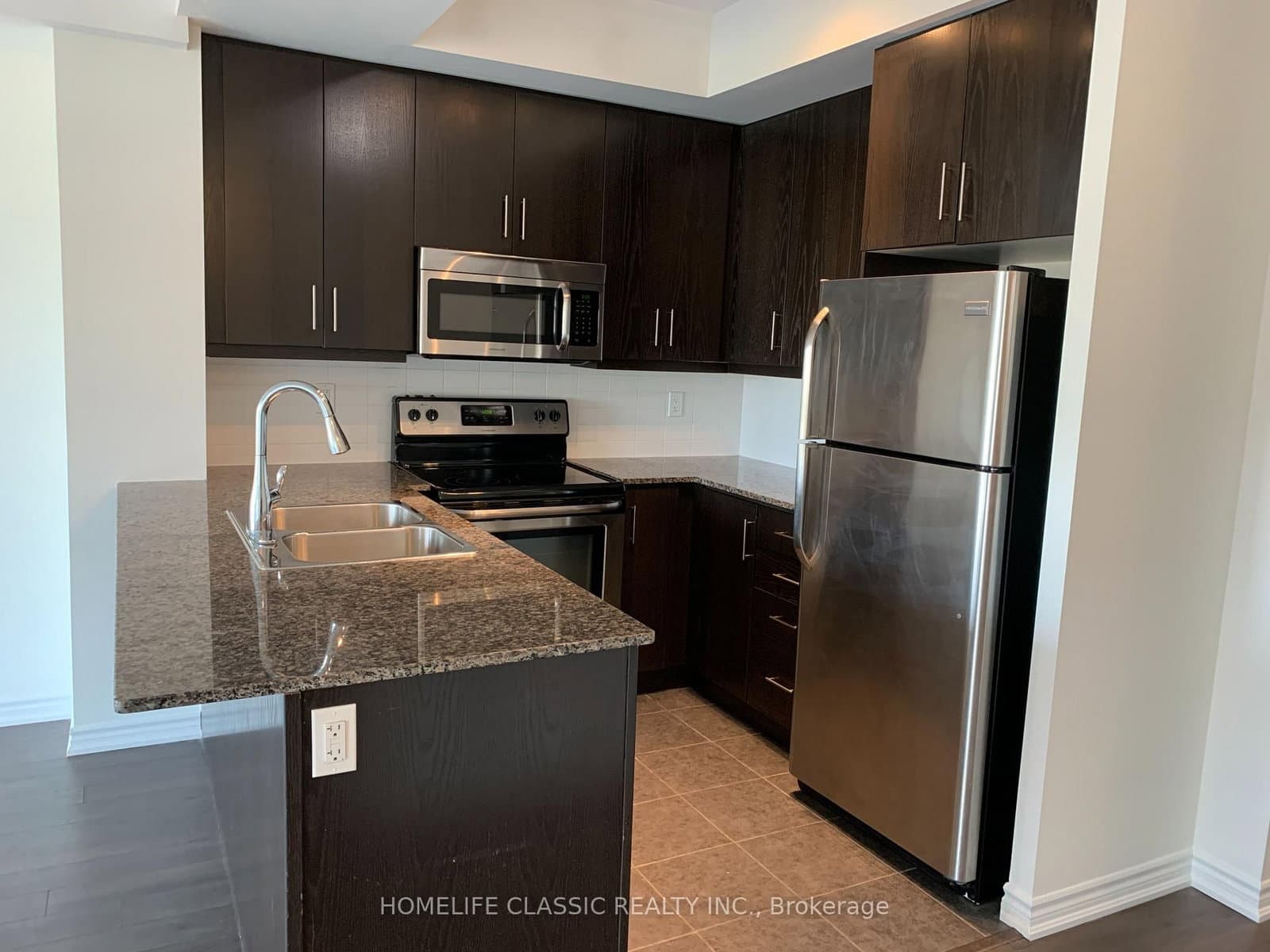 15 James Finlay Way, Unit 611 thumbnail 4