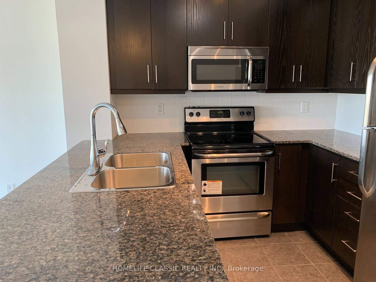 15 James Finlay Way, Unit 611 thumbnail 5