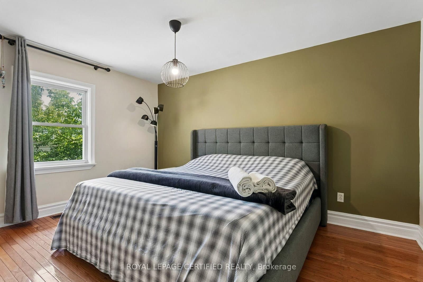 33 Donald Avenue thumbnail 19