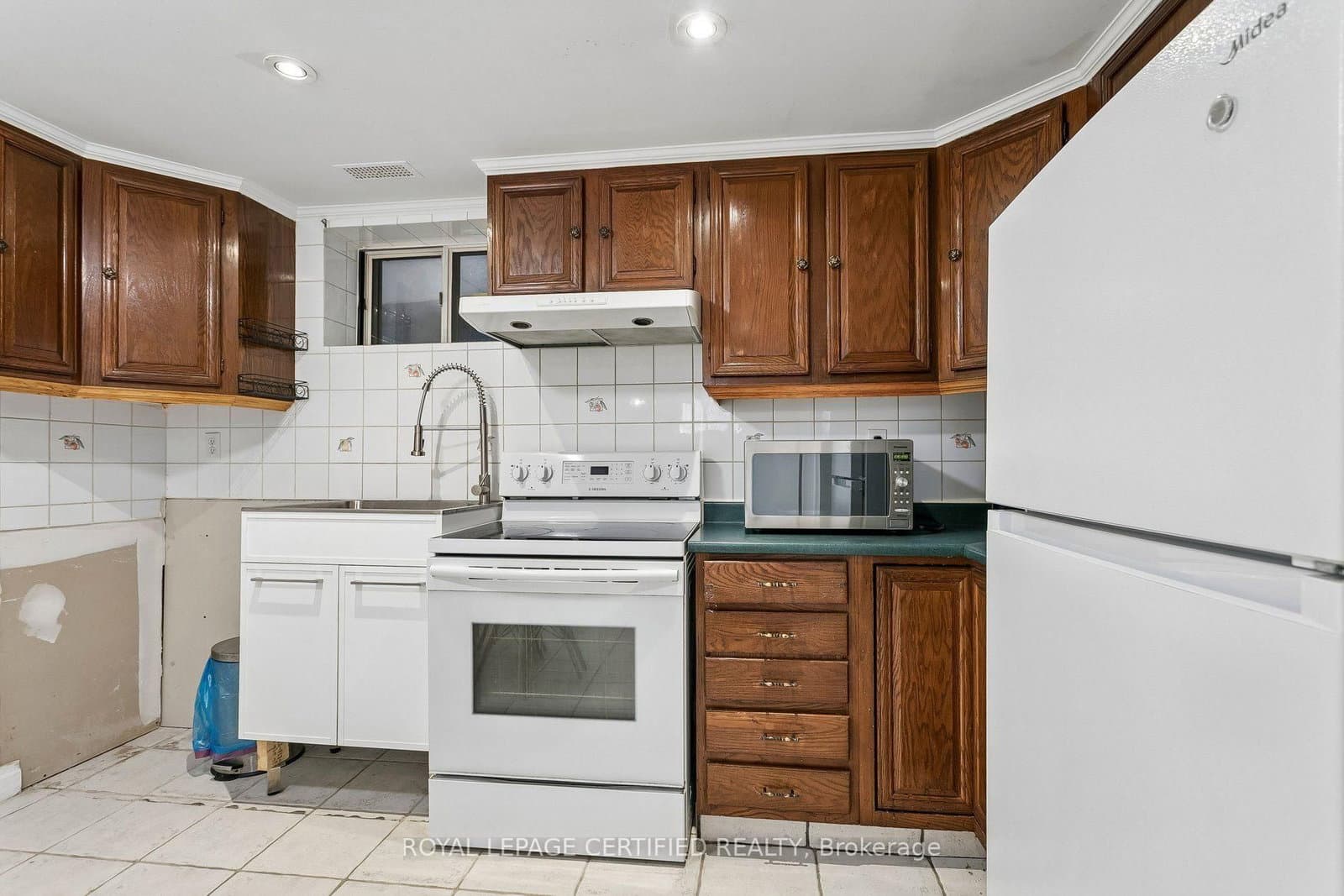 33 Donald Avenue thumbnail 28