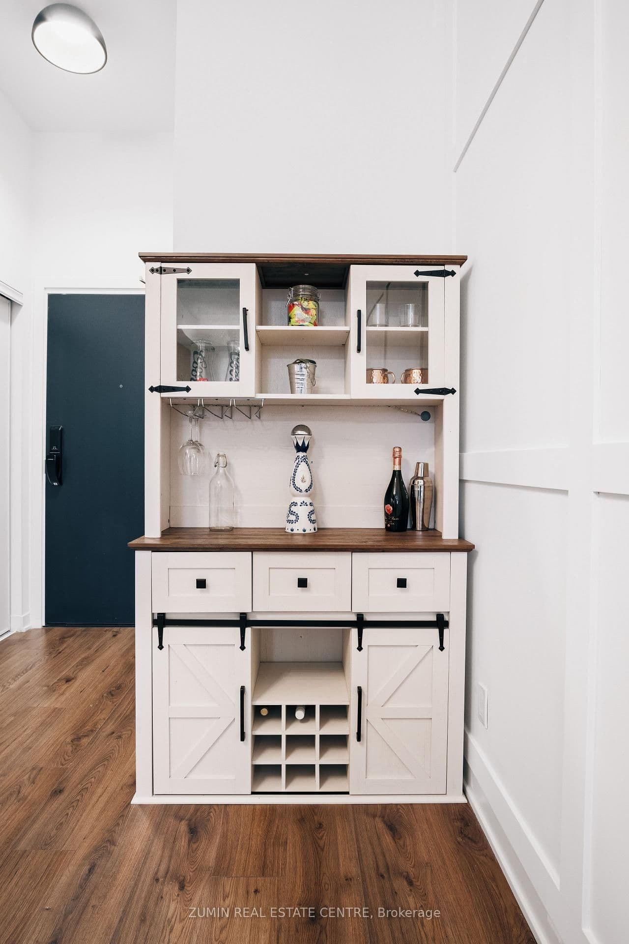 395 Dundas Street W, Unit 110 thumbnail 14