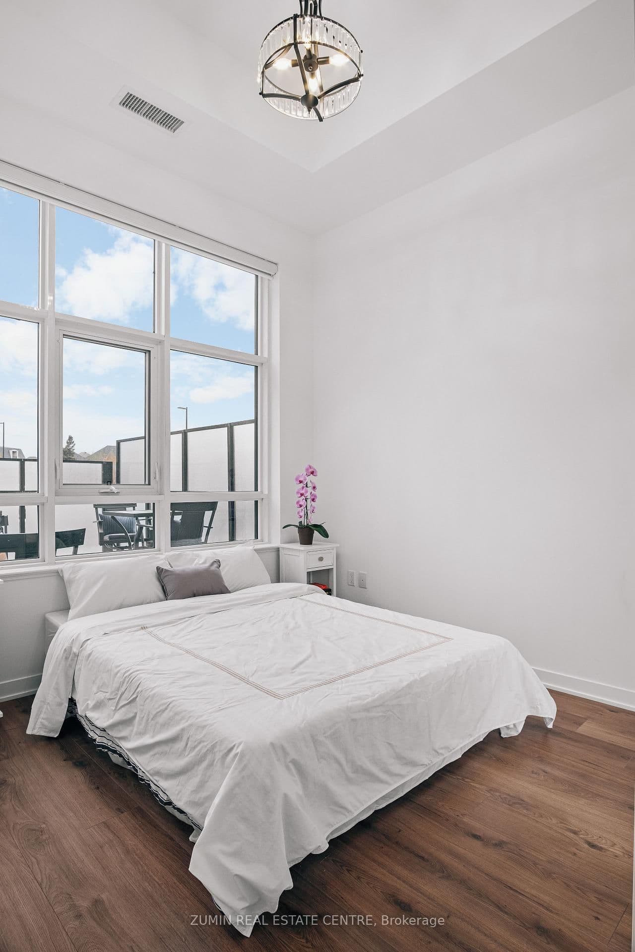 395 Dundas Street W, Unit 110 thumbnail 25