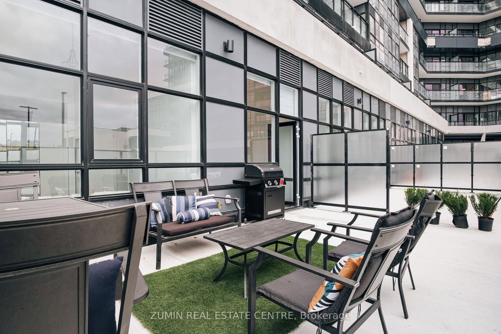 395 Dundas Street W, Unit 110 thumbnail 3