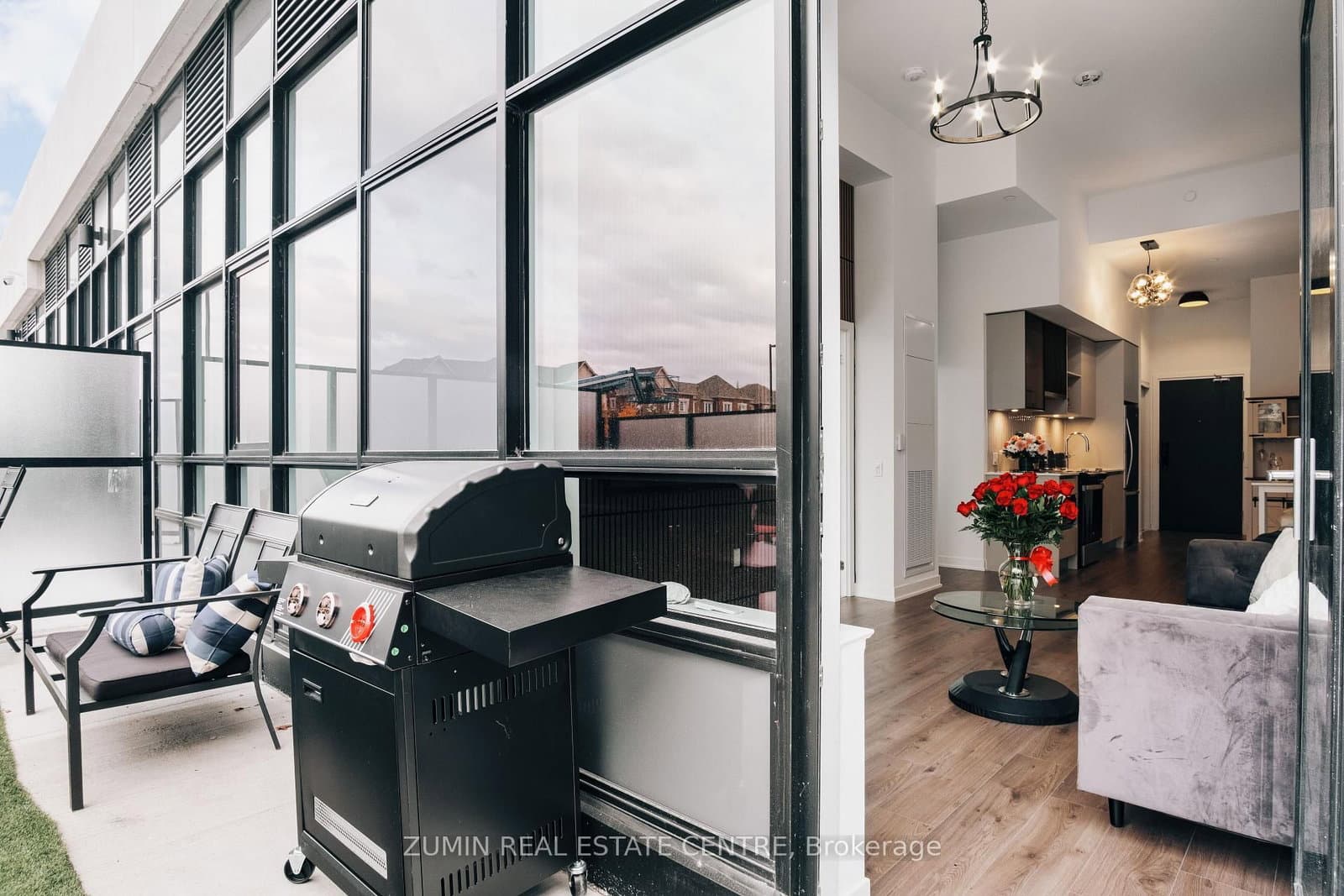 395 Dundas Street W, Unit 110 thumbnail 4