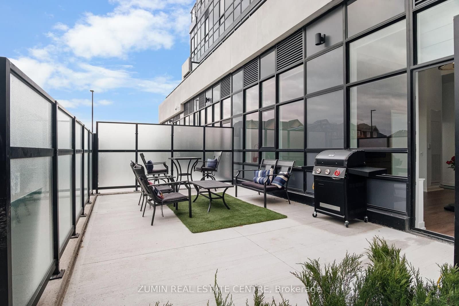 395 Dundas Street W, Unit 110 thumbnail 6
