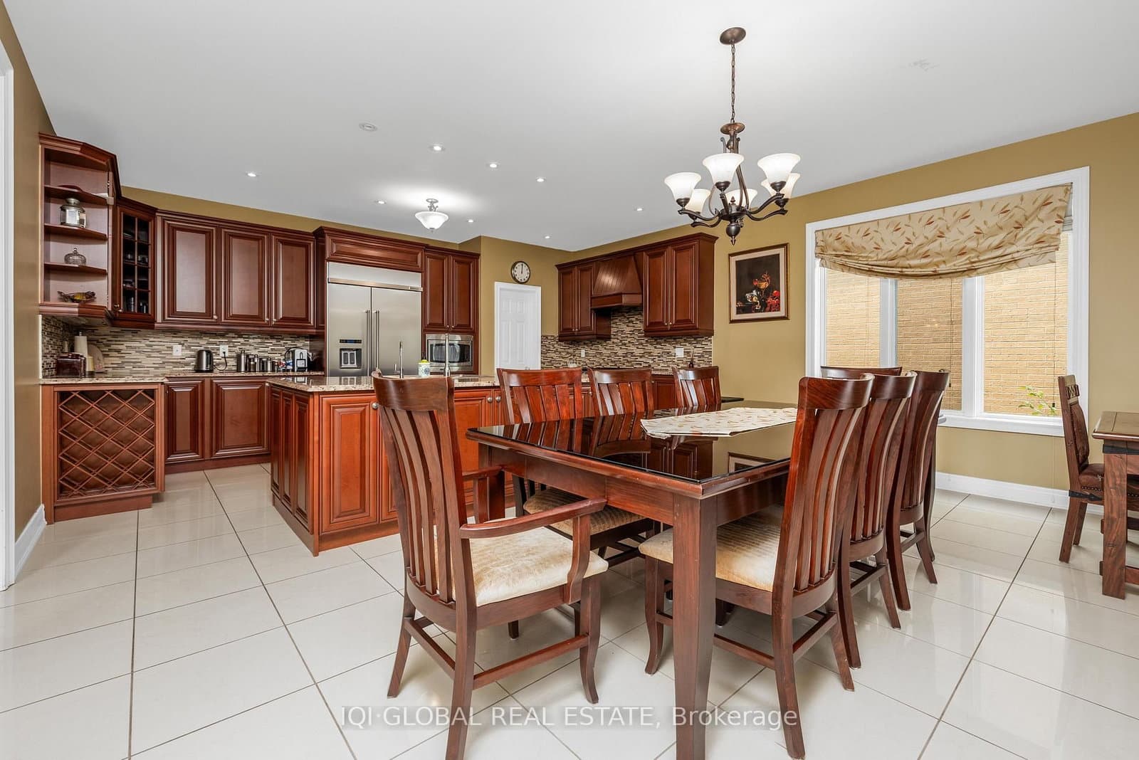 2395 Lyndhurst Drive thumbnail 24