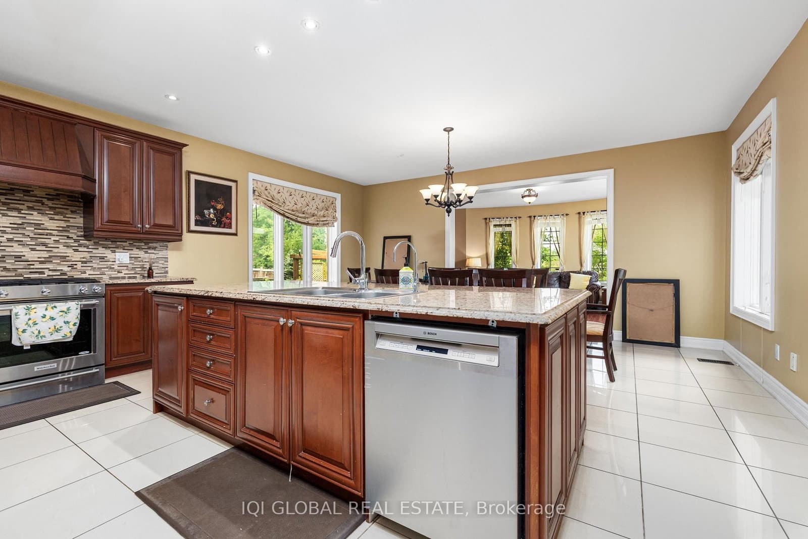 2395 Lyndhurst Drive thumbnail 28