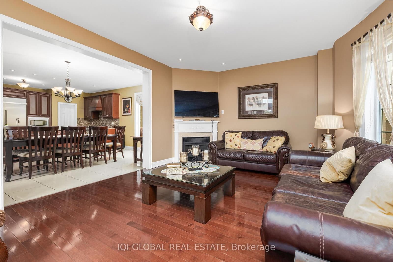 2395 Lyndhurst Drive thumbnail 32