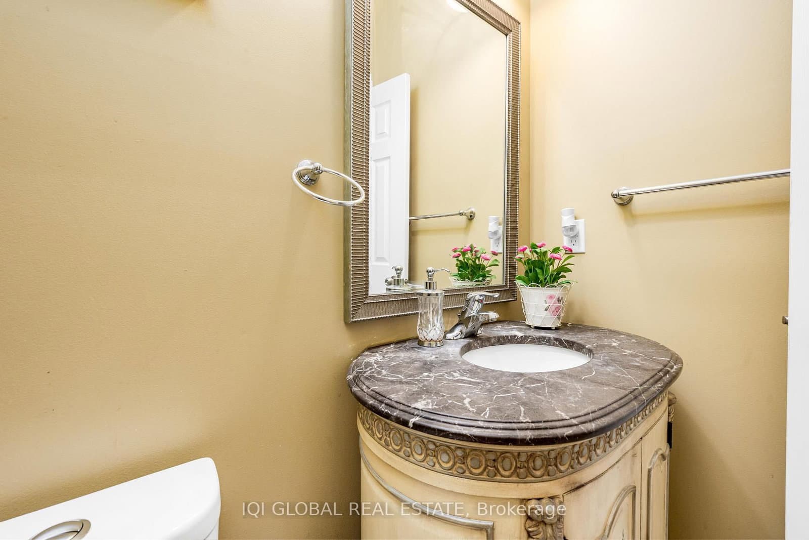 2395 Lyndhurst Drive thumbnail 35