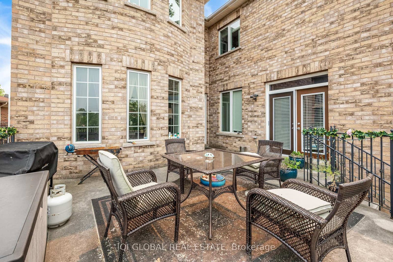 2395 Lyndhurst Drive thumbnail 36