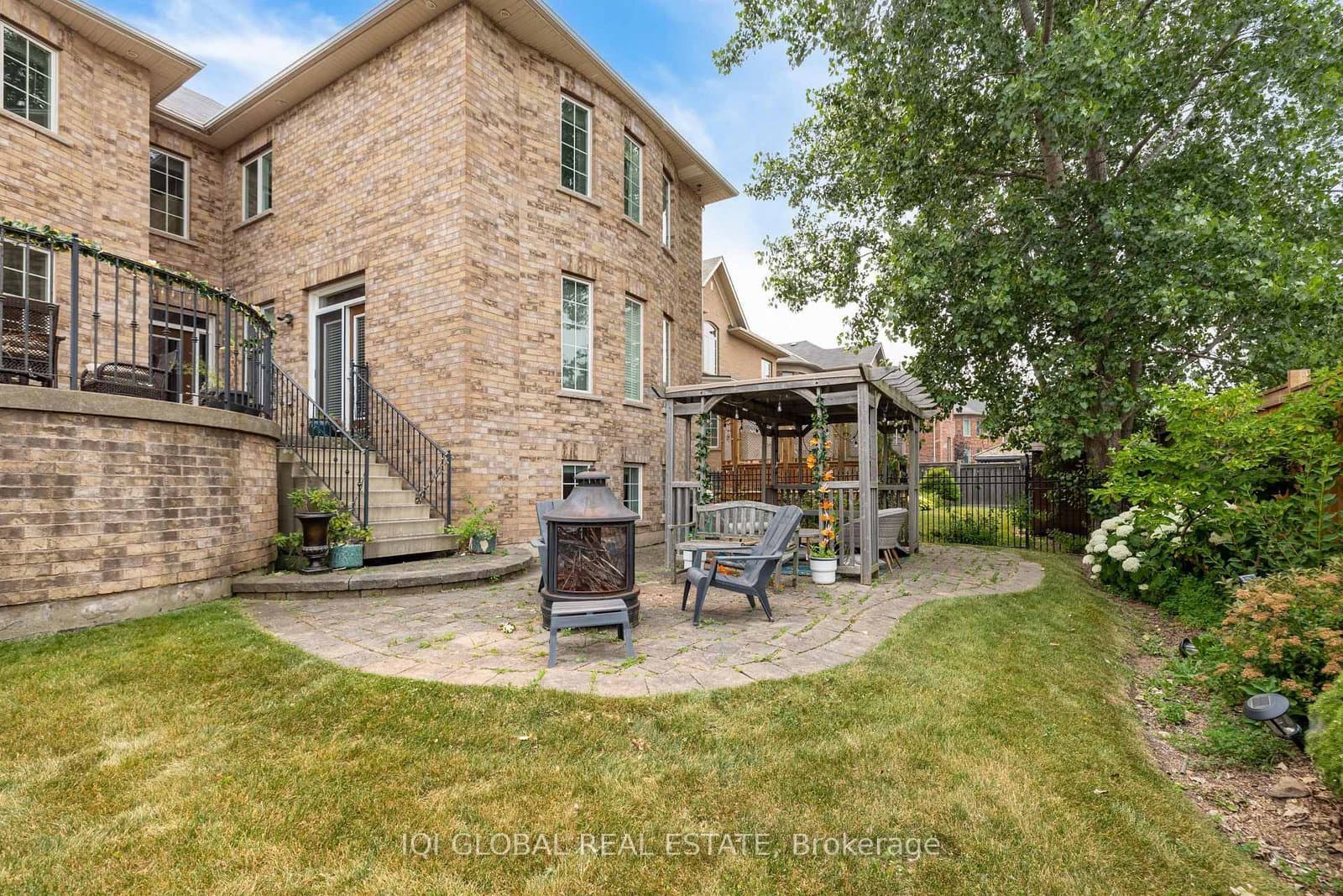 2395 Lyndhurst Drive thumbnail 40