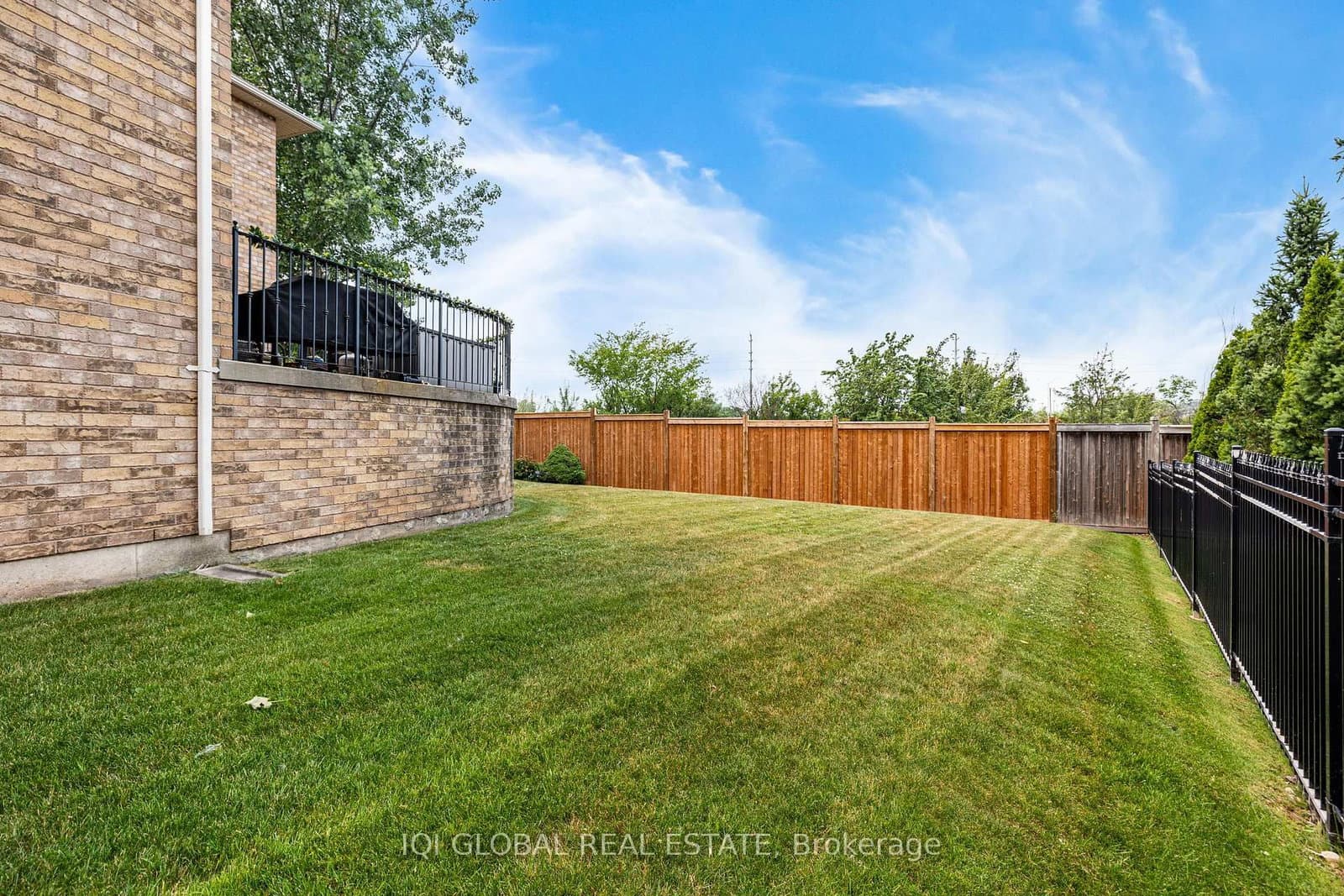 2395 Lyndhurst Drive thumbnail 44