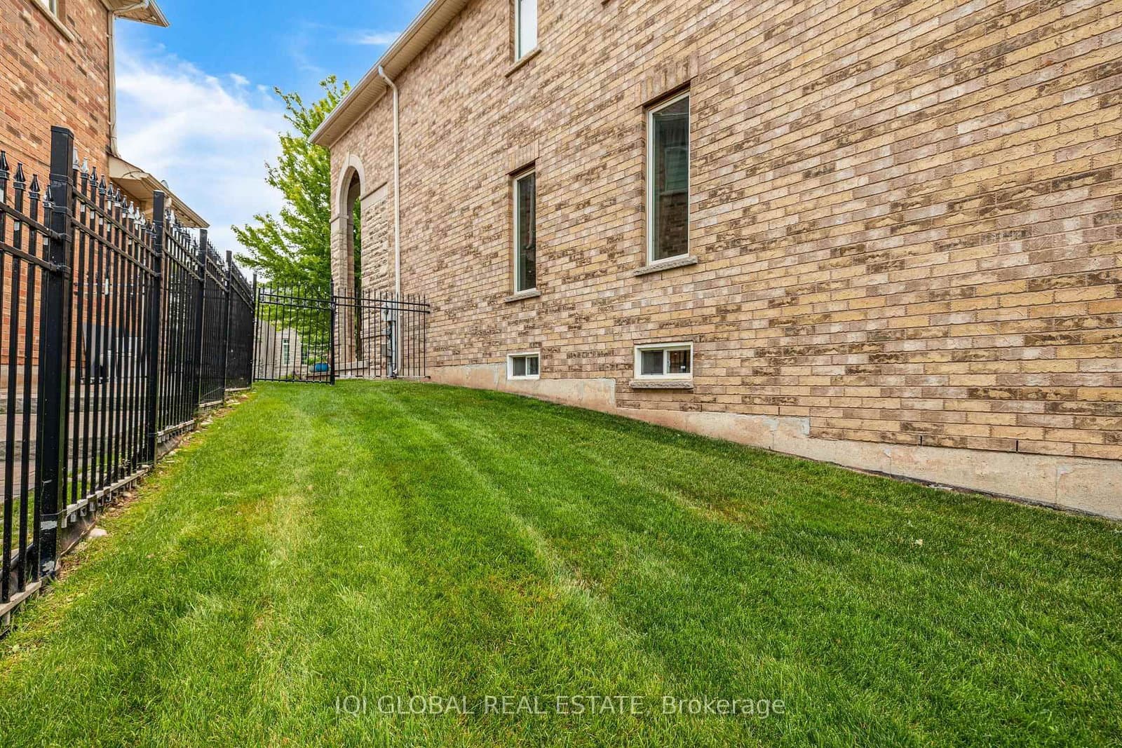 2395 Lyndhurst Drive thumbnail 45