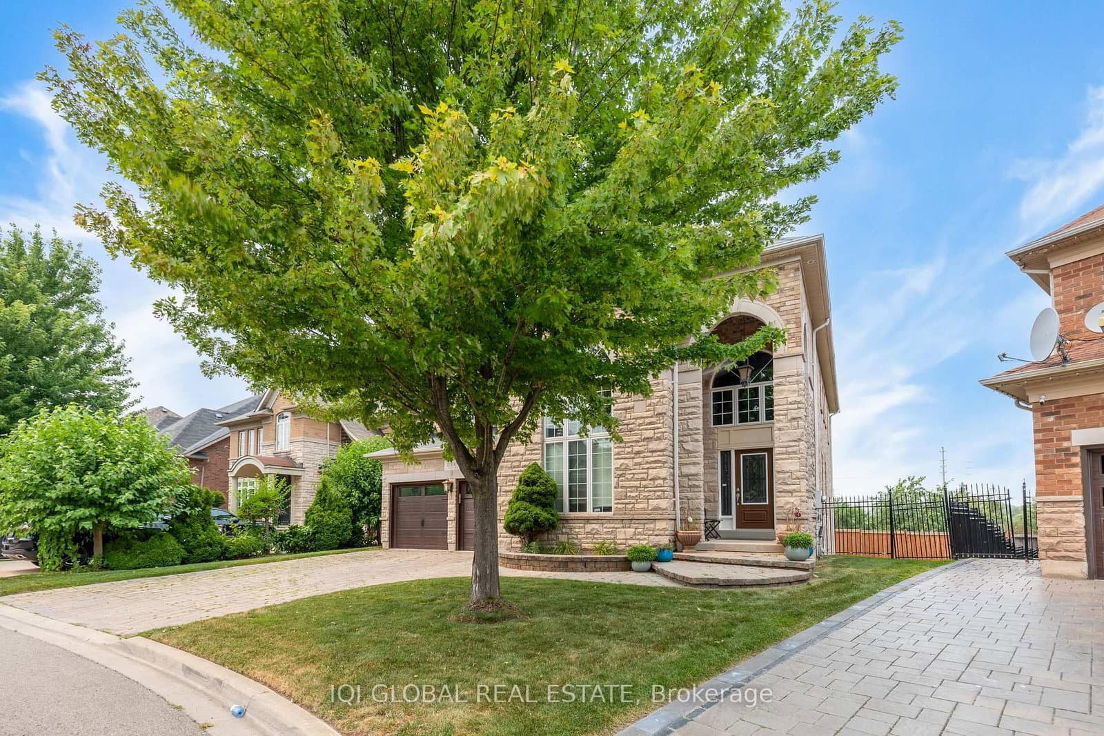 2395 Lyndhurst Drive thumbnail 5