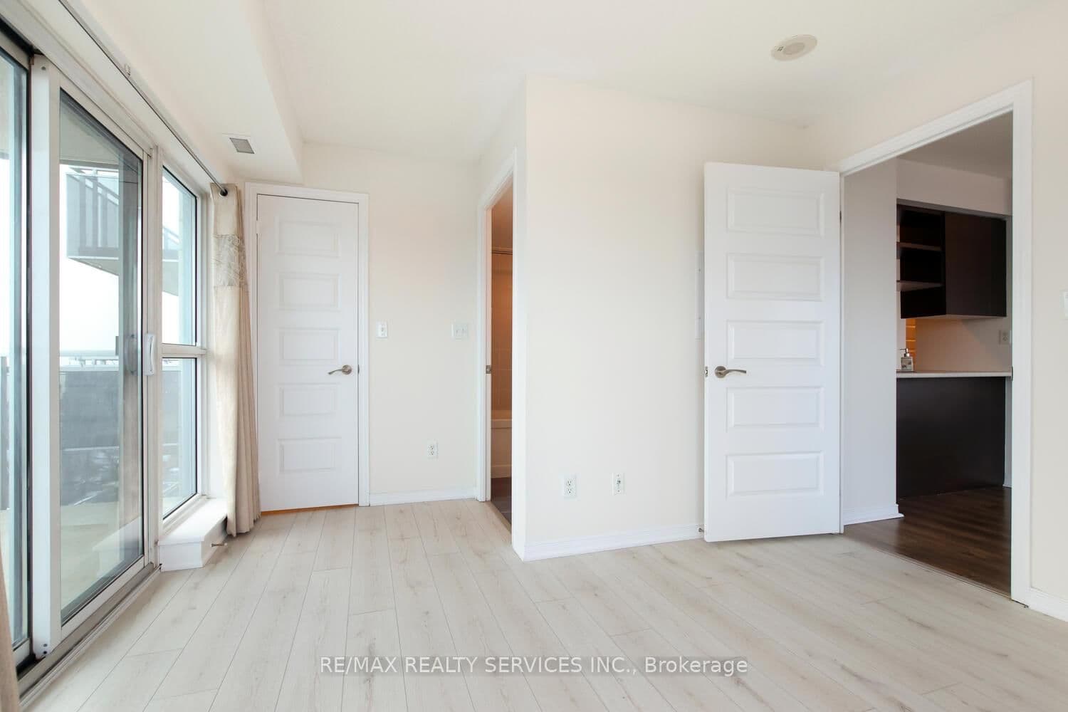 215 Queen Street E, Unit 1103 thumbnail 28