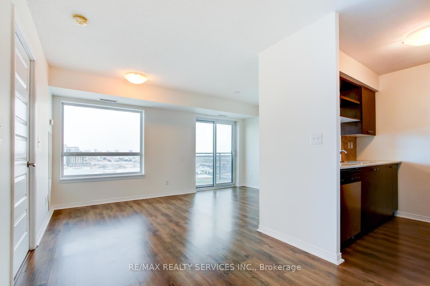 215 Queen Street E, Unit 1103 thumbnail 8