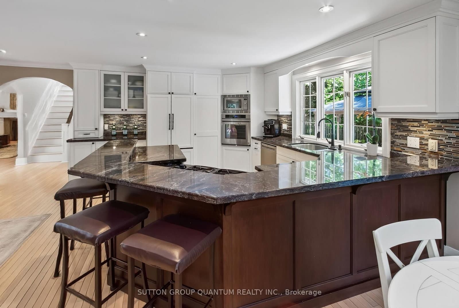 1391 Queen Victoria Avenue thumbnail 17