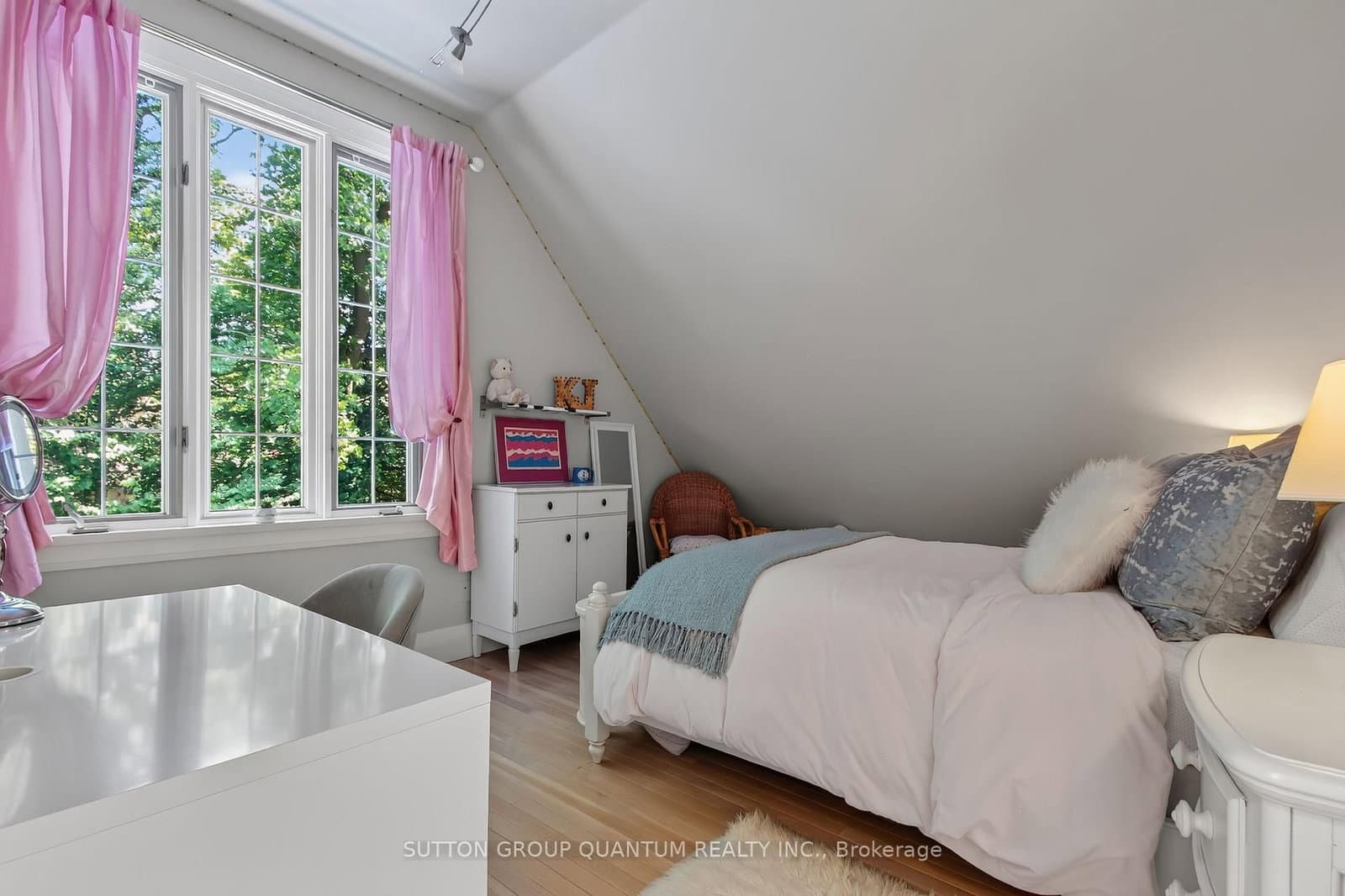 1391 Queen Victoria Avenue thumbnail 32