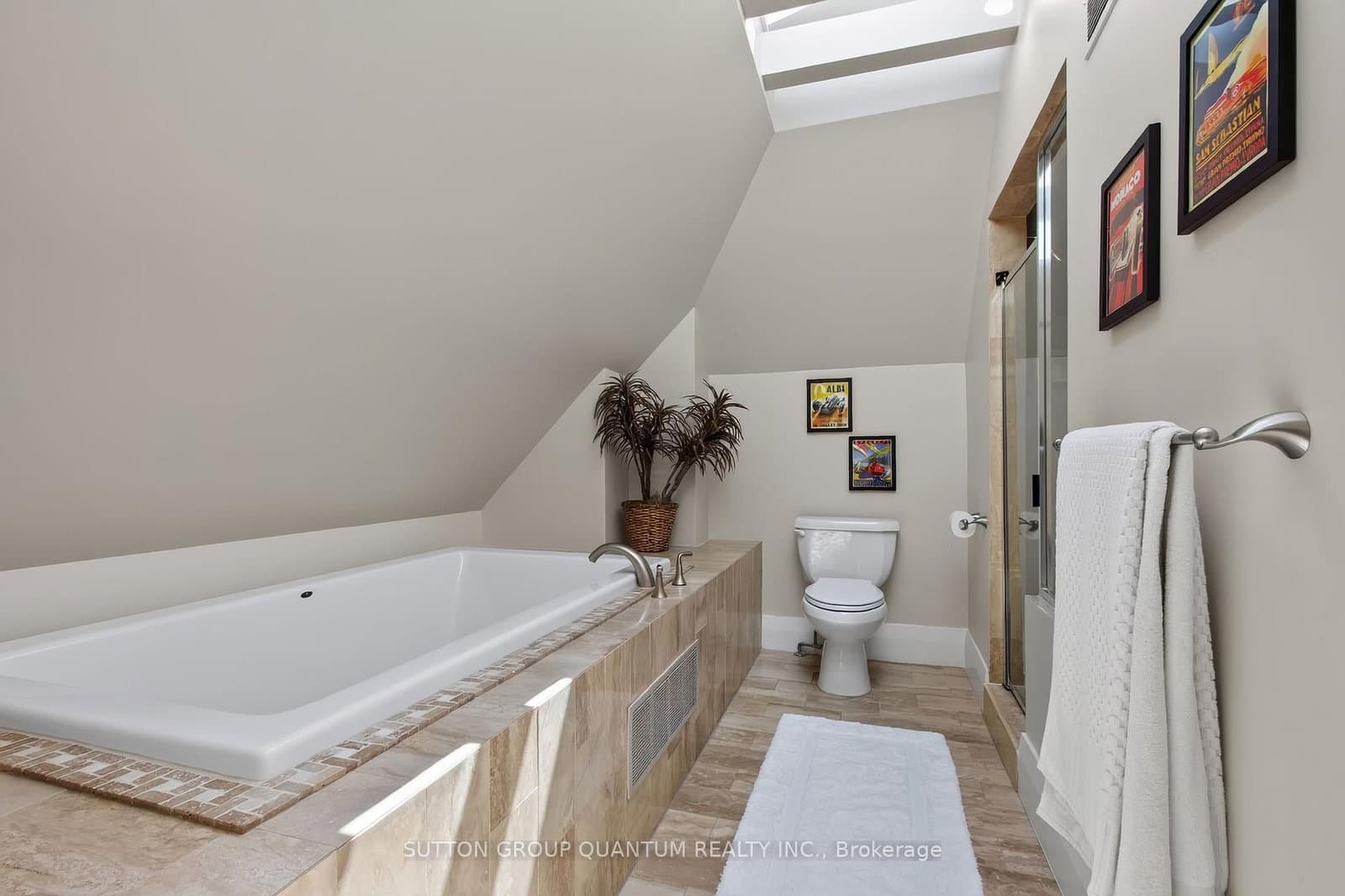 1391 Queen Victoria Avenue thumbnail 35