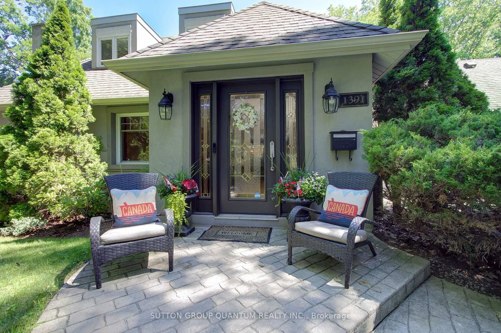 1391 Queen Victoria Avenue thumbnail 4