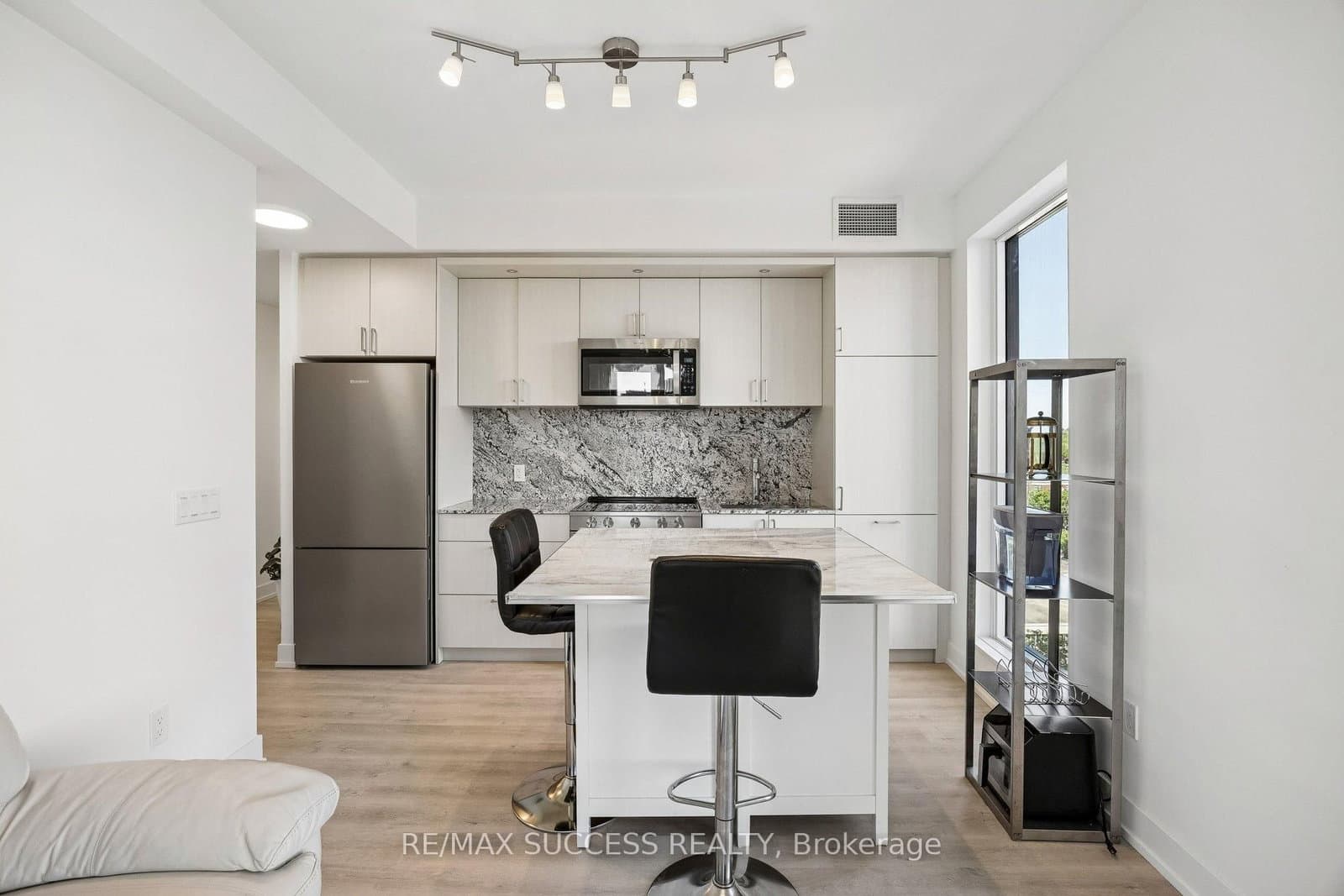 25 Cordova Avenue, Unit 904 thumbnail 12