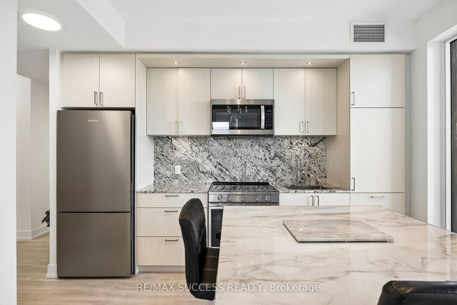 25 Cordova Avenue, Unit 904 thumbnail 14