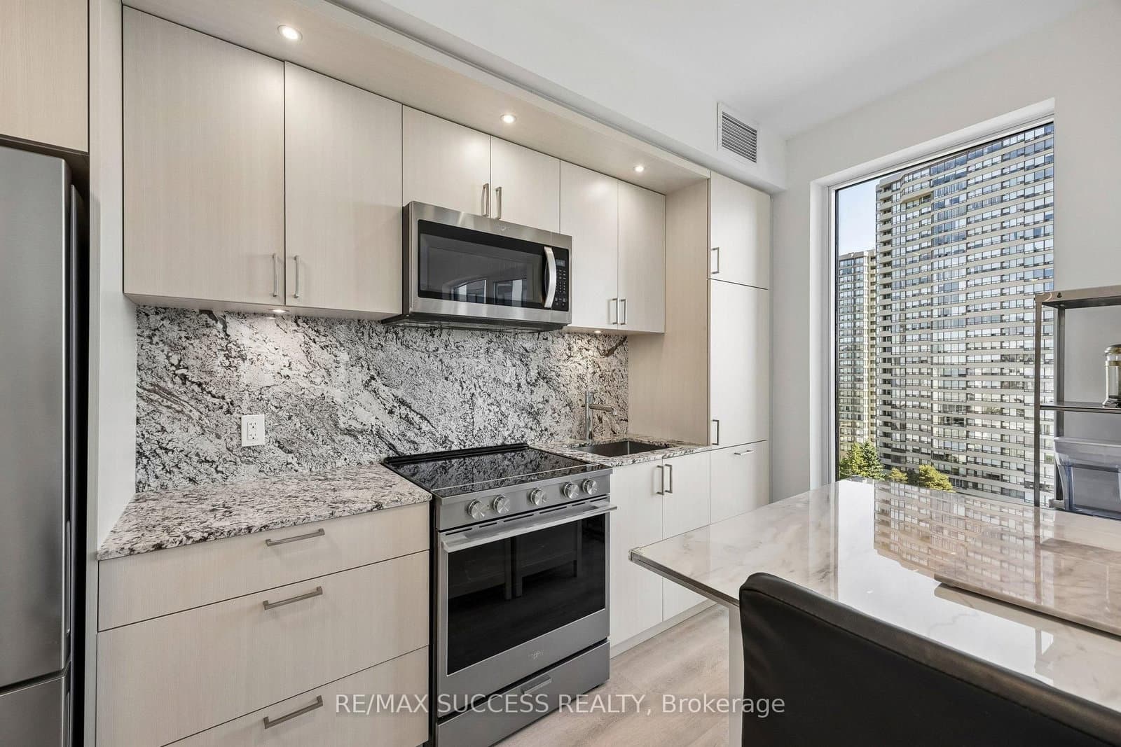 25 Cordova Avenue, Unit 904 thumbnail 15