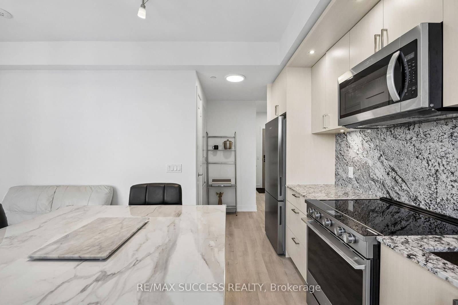25 Cordova Avenue, Unit 904 thumbnail 17