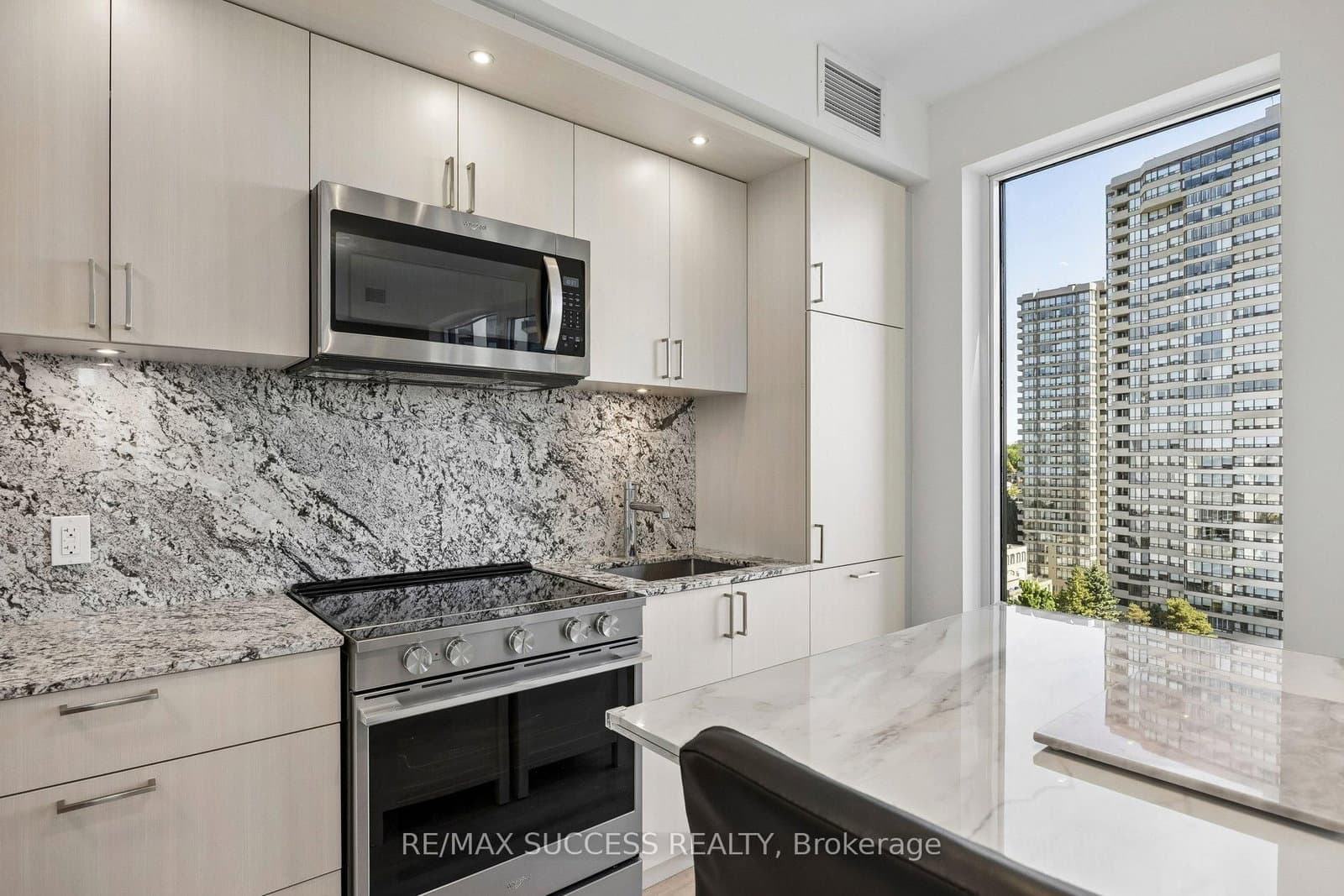 25 Cordova Avenue, Unit 904 thumbnail 18
