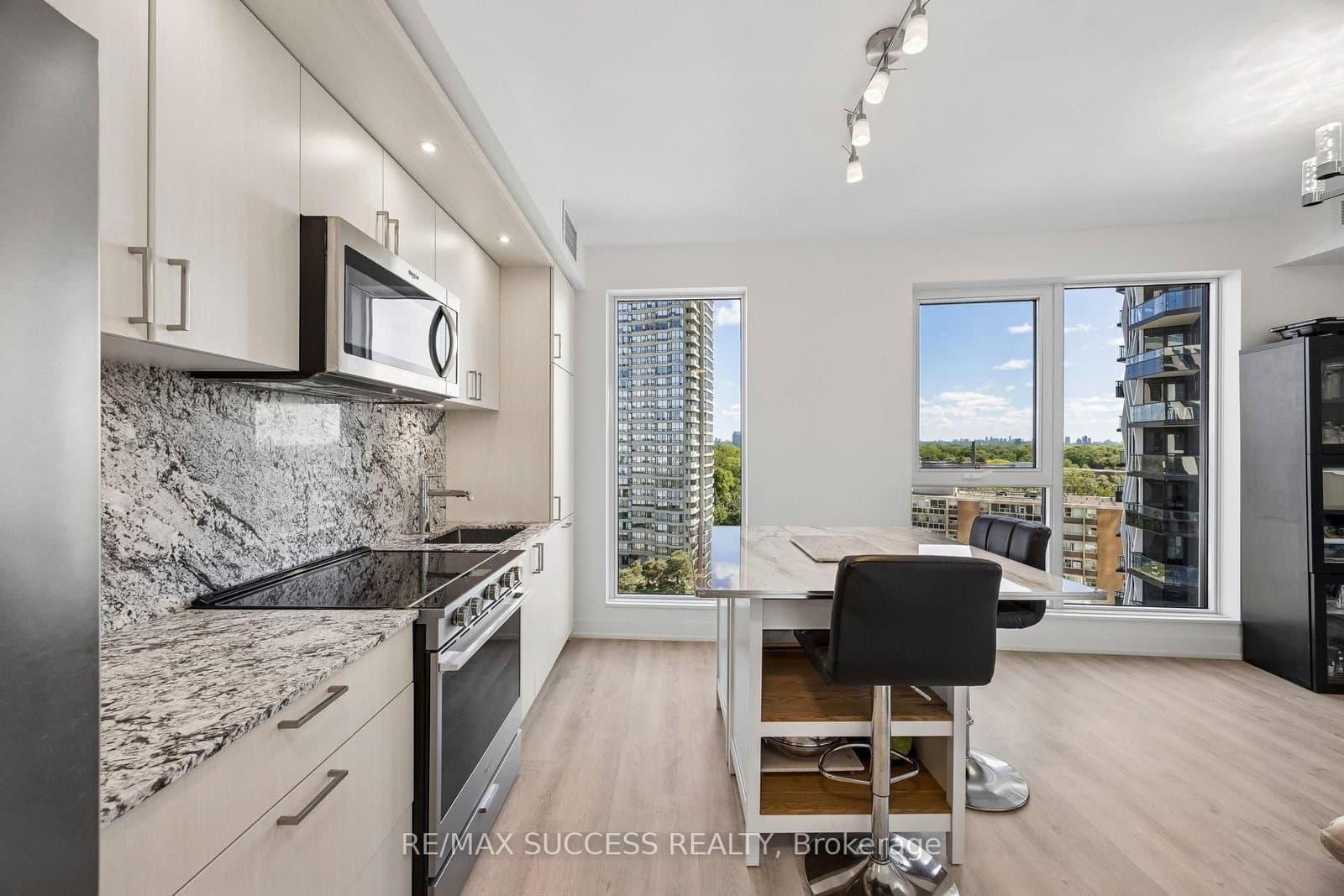 25 Cordova Avenue, Unit 904 thumbnail 19