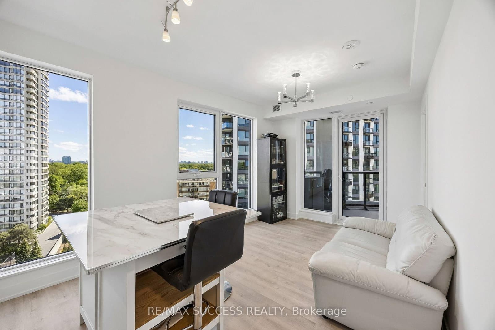 25 Cordova Avenue, Unit 904 thumbnail 20