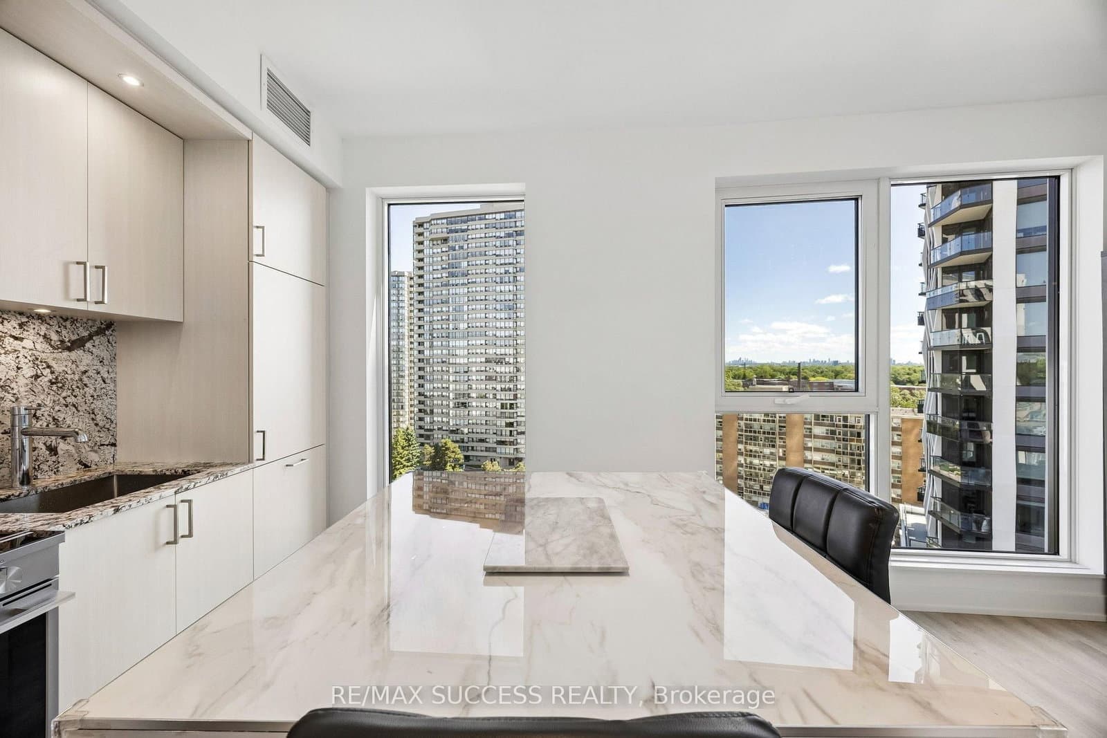 25 Cordova Avenue, Unit 904 thumbnail 21