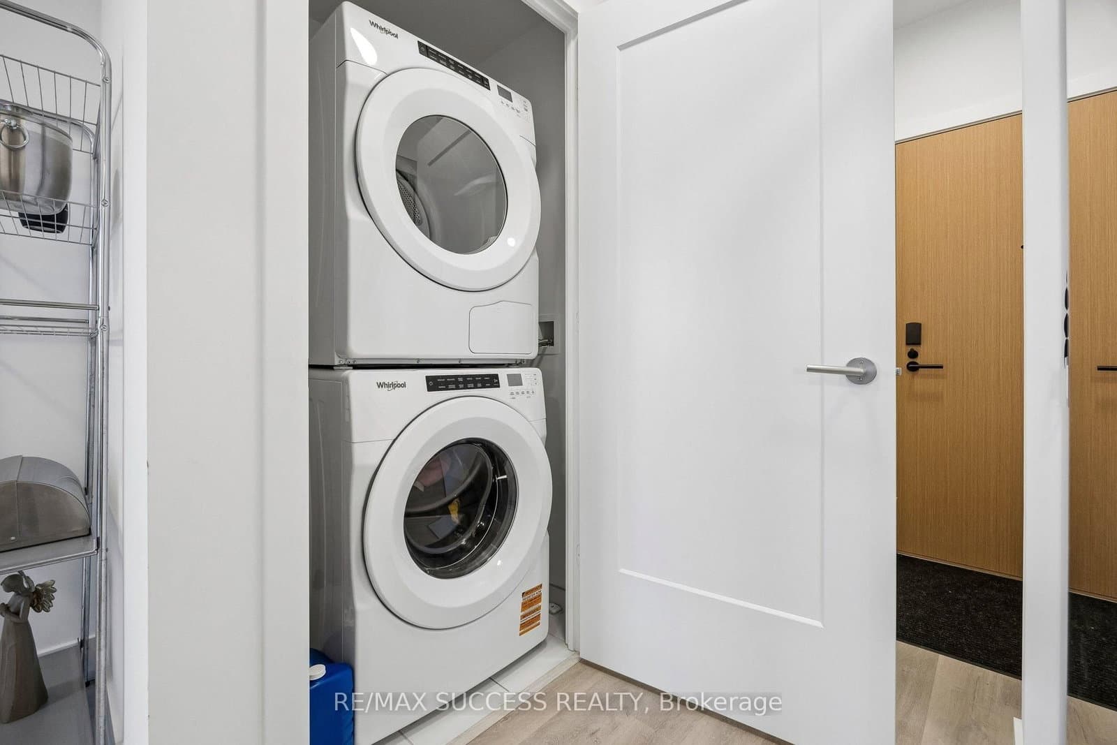 25 Cordova Avenue, Unit 904 thumbnail 31