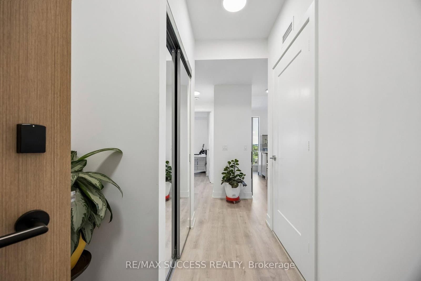 25 Cordova Avenue, Unit 904 thumbnail 5