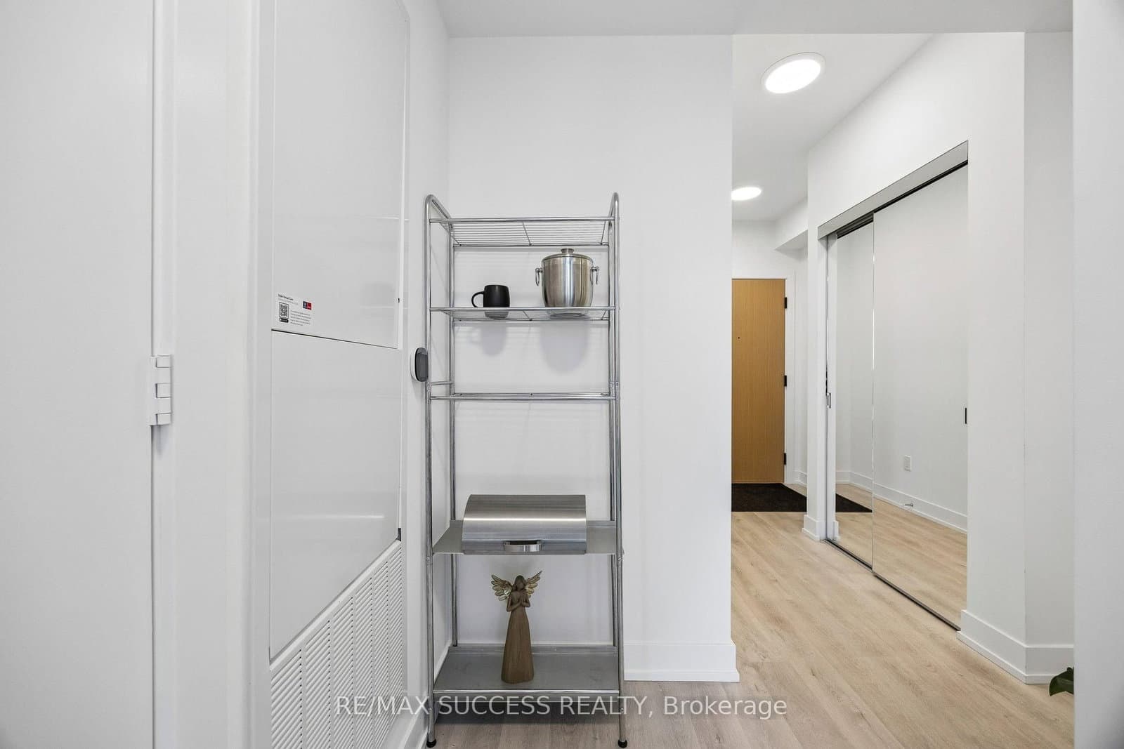 25 Cordova Avenue, Unit 904 thumbnail 6