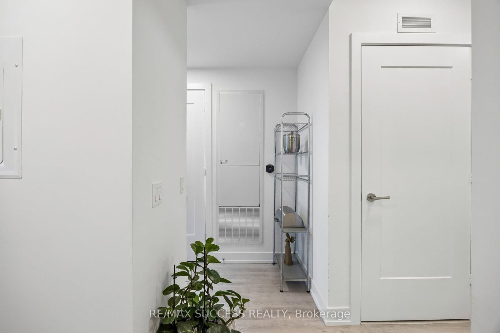 25 Cordova Avenue, Unit 904 thumbnail 7