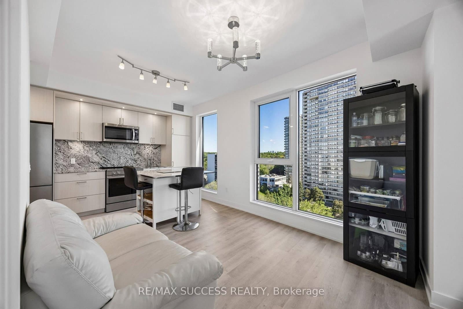 25 Cordova Avenue, Unit 904 thumbnail 9