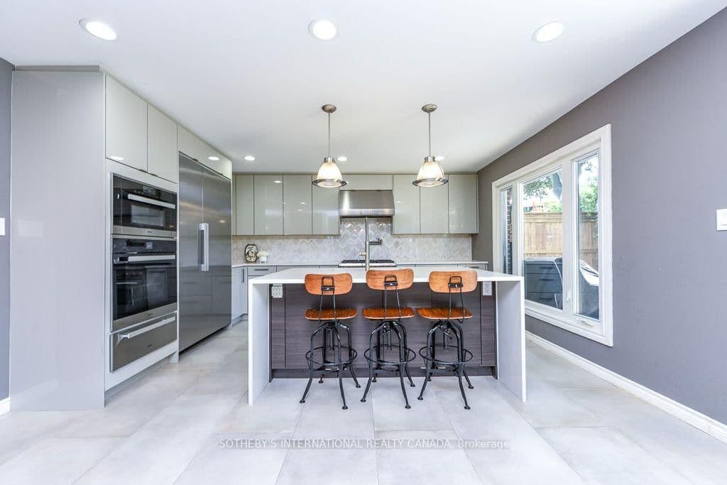 31 Queensborough Crescent thumbnail 23