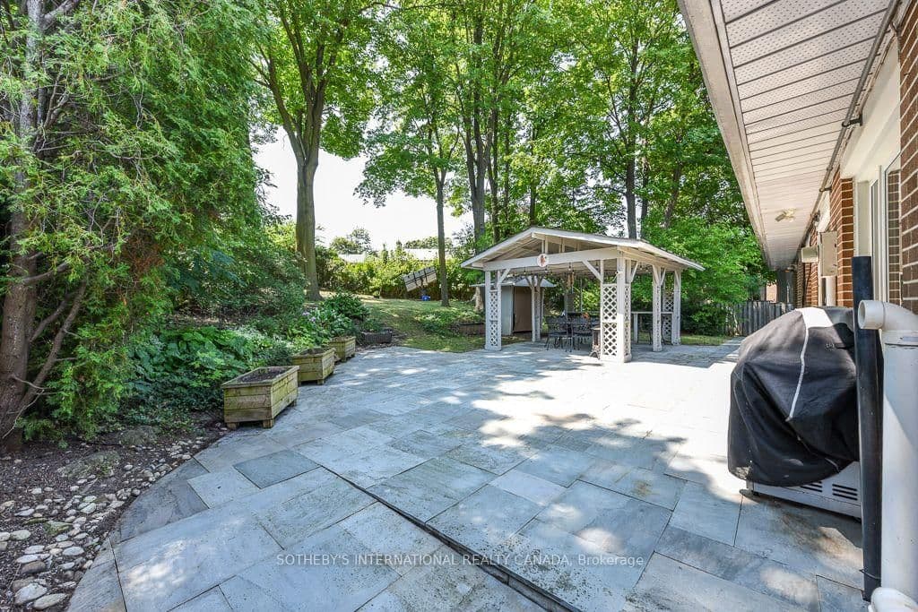 31 Queensborough Crescent thumbnail 33
