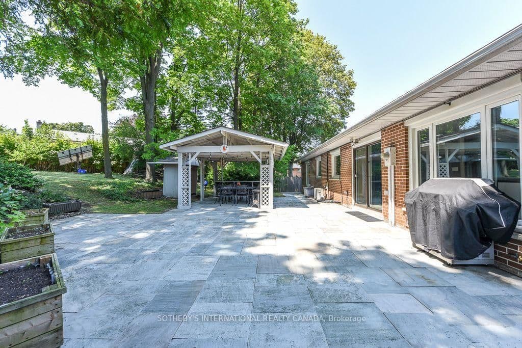 31 Queensborough Crescent thumbnail 36