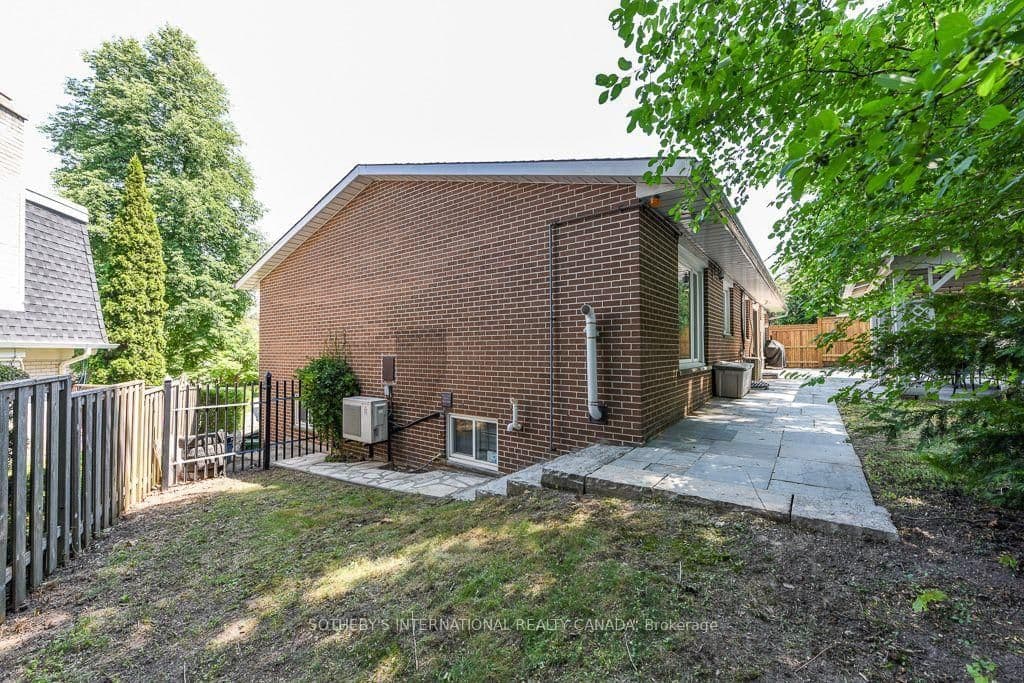 31 Queensborough Crescent thumbnail 39